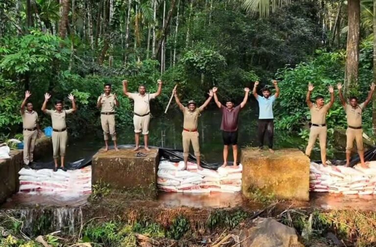 जलसंधारण लोकचळवळीला सिंधुदुर्ग पोलीस दलाचे बळ; डिंगणे आणि चिपी येथे वनराई बंधाऱ्यांची उभारणी