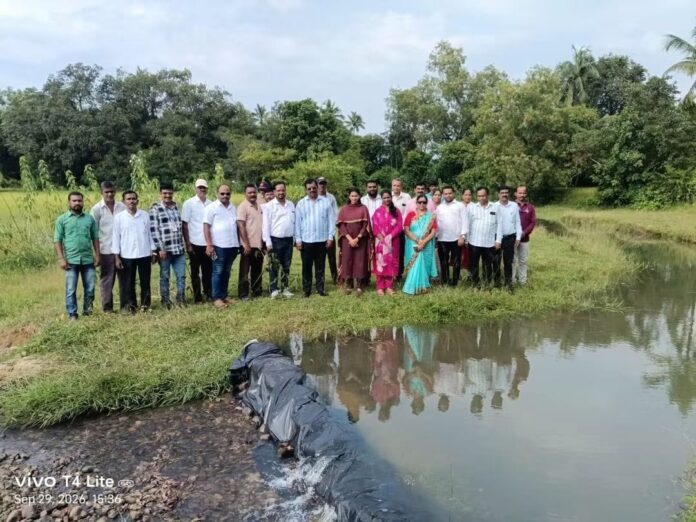 जिल्हा परिषद अध्यक्ष प्रमोद कामत यांच्या नेतृत्वाखाली CEO अपूर्वा बासुर यांचा संयुक्त दौरा