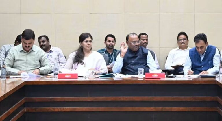 दिवाळीपूर्वी दुष्काळग्रस्त शेतकऱ्यांना जास्तीत जास्त मदत देणार - महसूल मंत्री चंद्रशेखर बावनकुळे