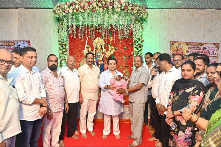 नितेश राणे यांची कणकवली व वैभववाडीतील विविध नवरात्रोत्सवांना भेट