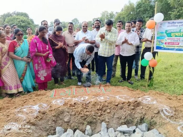 नेमळे येथे श्रमदानातून वनराई बंधारा; जलसंधारण कामांना गती