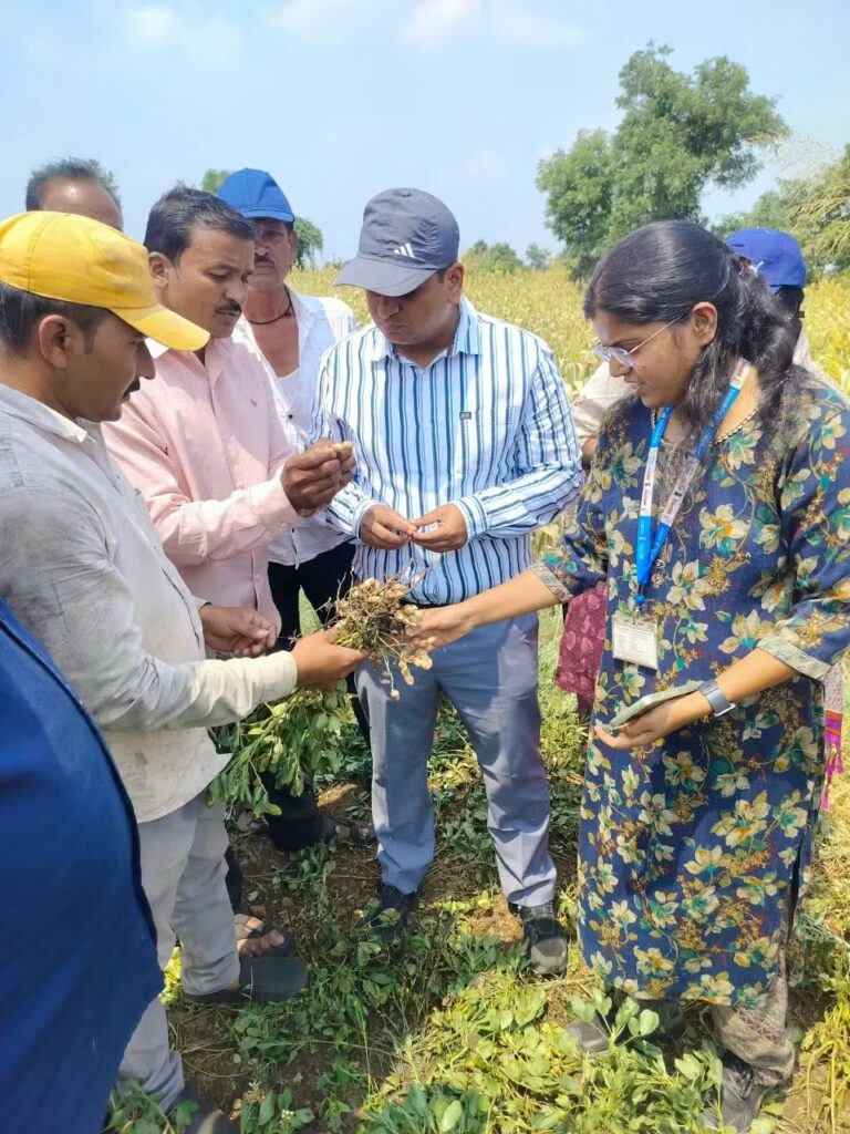 पन्हाळ्यात जिल्हाधिकारी डॉ. विजय राठोड यांच्याकडून पिकांची पाहणी