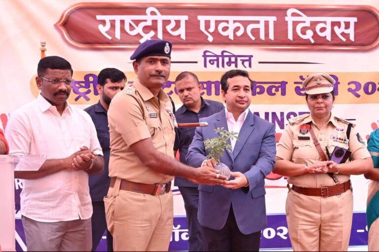 पोलीस अधिकारी, अंमलदार आणि रायडर्स यांना सिंधुदुर्गचे पालकमंत्री नितेश राणे यांनी शुभेच्छा दिल्या