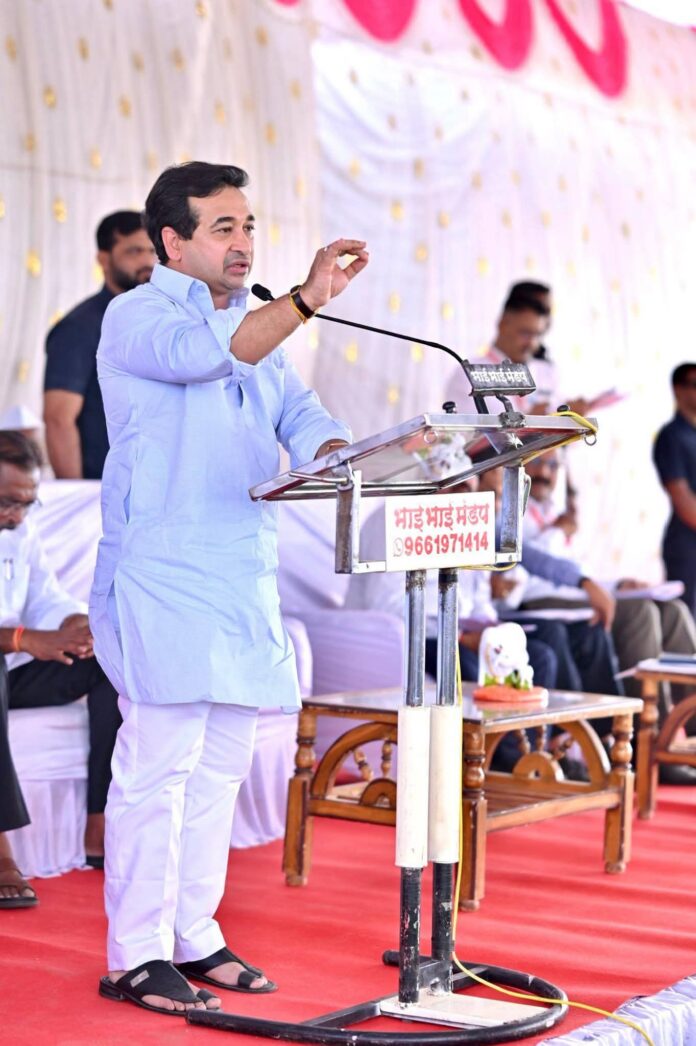 रूटी तलाव कोरडा पडल्याने मत्स्योत्पादन शून्यावर; मच्छीमारांना मदतीचे मंत्री नितेश राणे यांचे आश्वासन