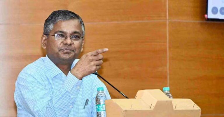 ‘विकसित महाराष्ट्रा’साठी शासकीय अधिकारी-कर्मचाऱ्यांनी नवी कौशल्ये आत्मसात करावीत : विकास खारगे