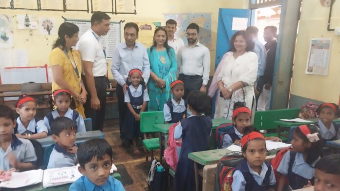 महाराष्ट्राचे मुख्य सचिव राजेश अग्रवाल यांची गिम्हवणे शाळेला भेट; शैक्षणिक उपक्रमांची केली पाहणी