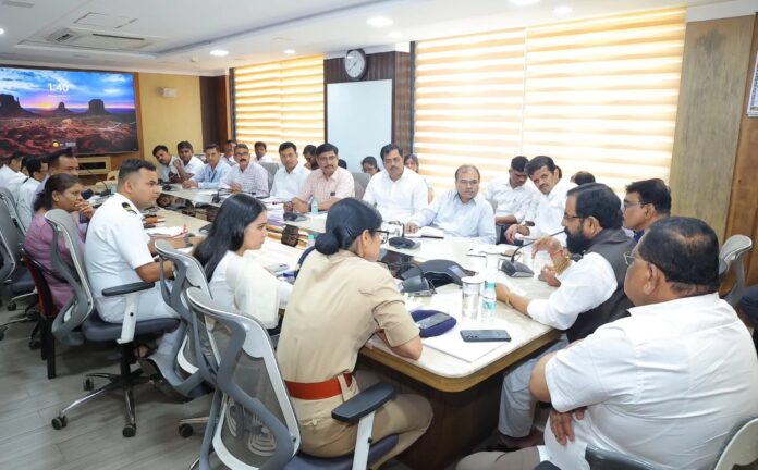 रायगडच्या समुद्रकिनाऱ्यांवर गस्त वाढवा; पर्यटकांच्या सुरक्षेसाठी पालकमंत्री भरत गोगावले यांचे निर्देश