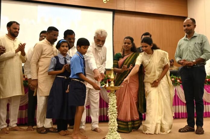 शैक्षणिक गुणवत्तावाढीसाठी सर्वांनी समर्पित भावनेने काम करावे - दादाजी भुसे